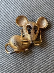 Vintage Whimsical Gold Tone Pendant Pin – Metal Mouse with Moveable Eye Glasses