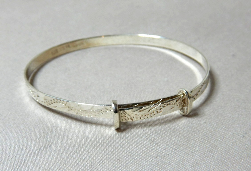 VINTAGE DECORATED STERLING SILVER BABY BANGLE 45mm INTERIOR DIAM 4135