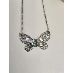 Vintage Artistry Necklace Pendant Silver Tone Chain Abalone MOP Butterfly 17 in