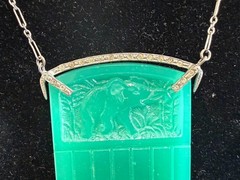 VTG DECO STERLING CHAIN CARVED GREEN ONYX STEPPED LARGE RAISED ELEPHANT PENDANT