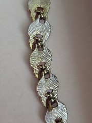 Thermoset Leaf Motif Bracelet Necklace Earrings Set Gold Tone
