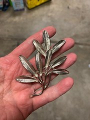 Vintage Signed Brooks 1960 Textured Silvertone Stylized Leaf Flower Brooch Pin
