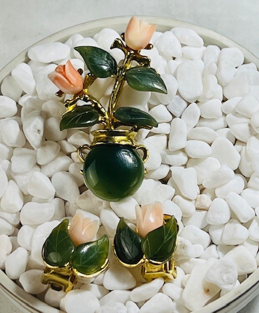 VTG Signed SWOBODA Genuine Carved Jade Coral Flower Brooch Pin Clip Earring Lot