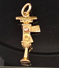 Vintage 14K Gold ~HOLLYWOOD VINE STOP GO YES NO TRAFFIC SIGNAL~ Pendant Charm
