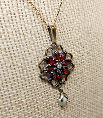 Vintage AMCO Victorian Style 1/20 14k Gold Filled Garnet Red Pendant Necklace