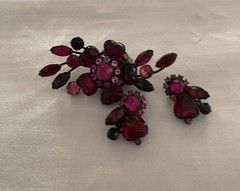 Vintage Juliana (DeLizza & Elster) Red & Fuchsia Heart Shaped Stones Demi Parure