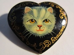 VINTAGE HAND PAINTED “CAT” ON BROOCH PIN MADE IN RUSSIA – BBA-17B