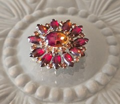 RUBY RED & AMBER RUNWAY BROOCH OVAL SMOOTH GLASS REDDISH/AMBER CABOCHON☆2.25″☆