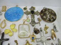 VINTAGE ESTATE JEWELRY LOT 40+ PENDANT CHARMS NO CHAIN CRAFT REPURPOSE OWL CROSS