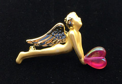 CAJC Vintage GoldTone Metal Winged Cherub HoldIng Amethyst Color Glass Heart Pin