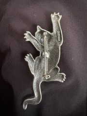 Vintage Climbing Cat Tabby Brooch Signed JJ Jonette Jewelry Pewter Pin 1.75″
