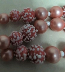 VINTAGE MARVELLA 3 STRAND BRACELET ORNATE CLASP PEARLS SPECKLED SUGAR BEADS