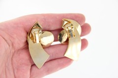 Vintage Clip Earrings Gold Tone Metal Pearlized Modernist Hammered 90-80s, NOS
