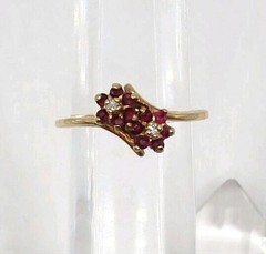vtg 10K Yellow Gold Ring Sz 8.75″ w 2 Flower 12 Rubies & 2 Diamonds Dainty-2.67g