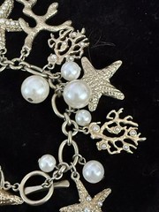Vintage Mod Retro Sea Shell Starfish Beach Charm Gold Tone Cha Cha Bracelet