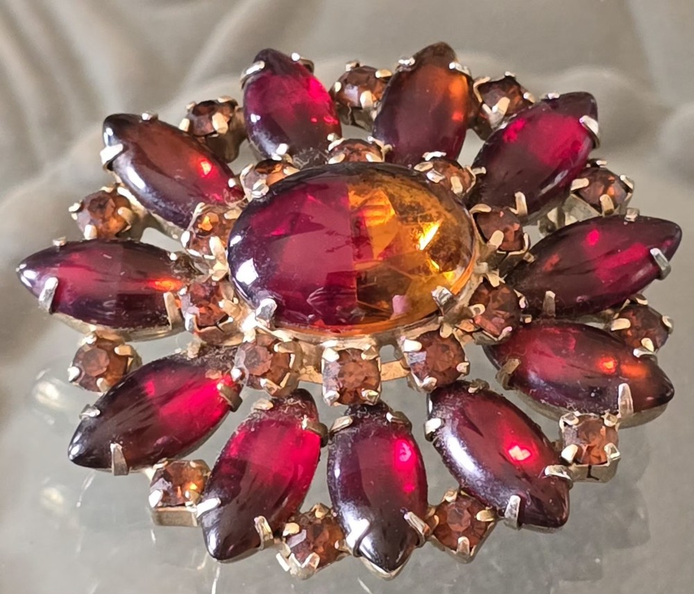 RUBY RED & AMBER RUNWAY BROOCH OVAL SMOOTH GLASS REDDISH/AMBER CABOCHON☆2.25″☆