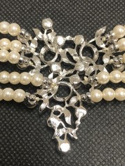 VTG GORGEOUS MARVELLA FIVE STRAND FAUX PEARLS RHINESTONES SILVER TONE NECKLACE