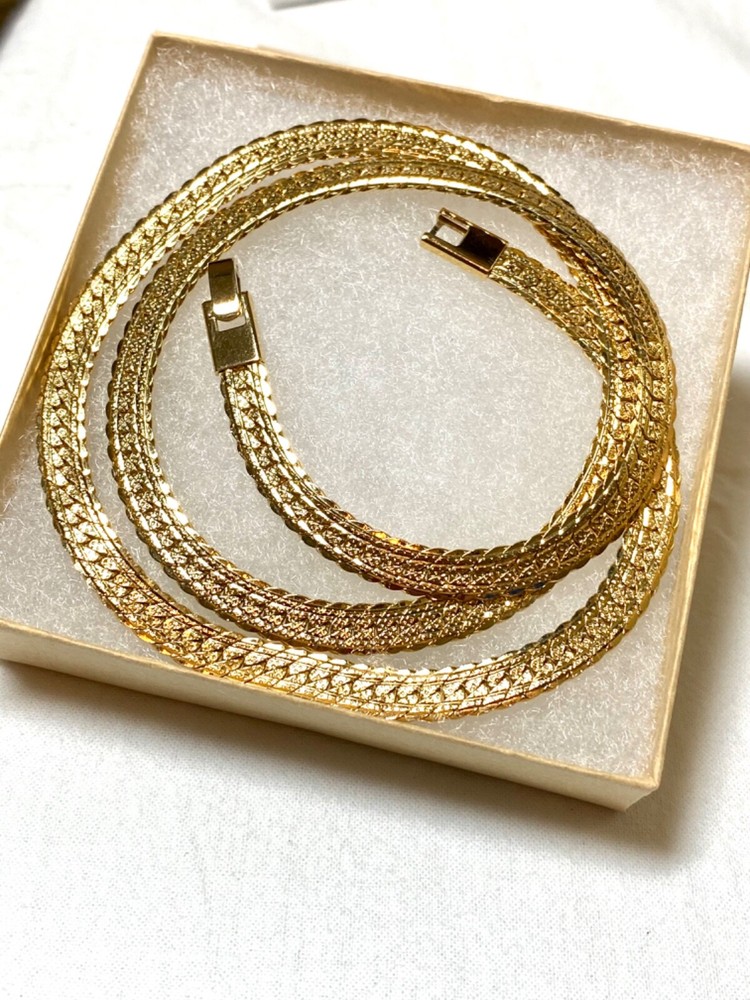 24″ flat texture link vintage gold tone necklace fold over clasp