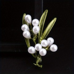 Fashionable drip oil creative three-dimensional foliage imitation pearl corsage
