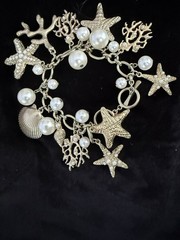 Vintage Mod Retro Sea Shell Starfish Beach Charm Gold Tone Cha Cha Bracelet