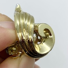 VTG EARRINGS KRAMER MODERNIST SWIRL THICK SHINY GOLD TONE HUGGIE CLIMBER CLIP