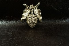 BR61 Vintage Brooch, Pin, Costume Jewelry, Silver Toned, Flower w/ Leaves