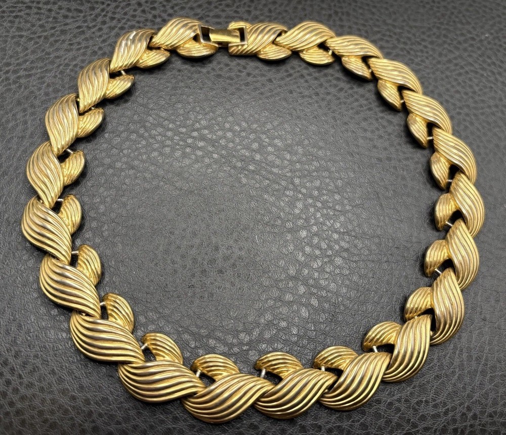 Napier 80s Signed Gold Tone Ribbed Link Necklace Vintage 17” Runway