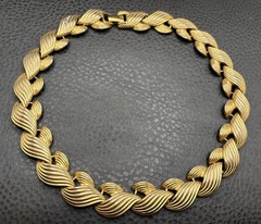 Napier 80s Signed Gold Tone Ribbed Link Necklace Vintage 17” Runway
