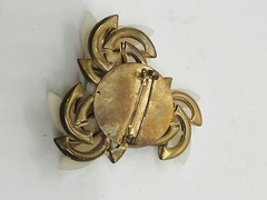 Vintage rhinestone faux pearl goldtone brooch pinwheel pattern