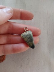 Vintage Pendant silver tone metal nugget green color stone bead serpentine