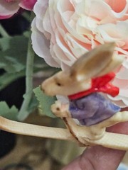[COLLECTOR] Hand Carved & Hand Painted Skiing Rabbit Pin Brooch – NOT MOLDED