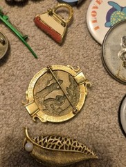 Vintage Brooches Set Mixed Lot Materials Metal Wood Plastic Gold Tone