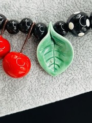 Vtg Red Cherries Black Bead Necklace Rockabilly Pin-Up Flying Colors Choker 80’s
