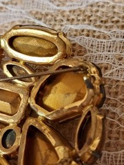 VINTAGE GERMANY Inverted RHINESTONE BROOCH TOPAZ-BROWN Prong Foil Gold Back