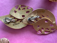 VINTAGE 1990’s DEADSTOCK 33 PIECE LOT EARRINGS NECKLACE BROOCH JEWELRY NOS