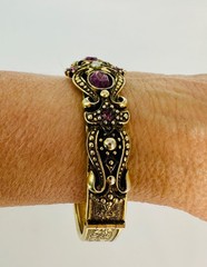 Vintage Avon 1974 Queensbury Victorian Style Purple Rhinestone Hinged Bracelet