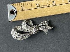 Vtg. Brooch Silver Tone Filagree Bow Ribbon Pin Jewelry Deco Cocktail Career