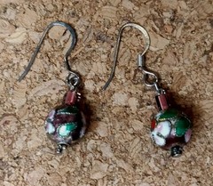 Vtg Plum Silvertone Wire Enamel Flower W/ Leaves Bead Hook Earrings Hangs 1.5 In