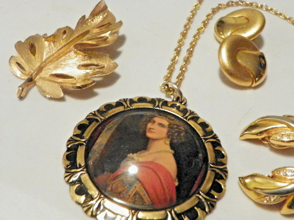 Nice Vintage Jewelry Portrait Pendant Necklace-BSK Leaf brooch 2 pr earring