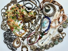 1lb Fashion Jewelry Mixed Lots Necklaces, Bracelets, Rings, Earrings, Wearable