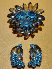 Vtg Brooch And Clip On Earrings (Juliana Style) Not Signed