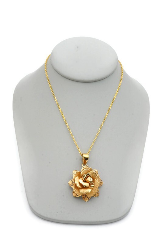 Vintage Giovanni Necklace Gold Tone Rose Flower 15″