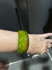 Vtg 30g RARE Diamond Cut Faceted End Day Green Yellow Bakelite Bangle Bracelet