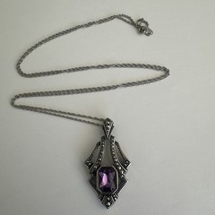 VINTAGE AVON SIMULATED AMETHYST IN SILVER TONE PENDANT NECKLACE 32”