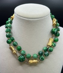 VINTAGE MIRIAM HASKELL GREEN SWIRLED ACRYLIC NECKLACE GOLD STATIONS 14″ – SIGNED