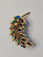 VTG Juliana Brooch & Clip on Earrings Green Blue Rhinestones Goldtone