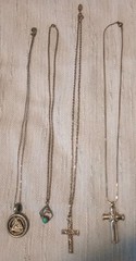 Antique & Vintage 50+ Lot Of Necklaces & Varies Designs & Quality.