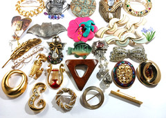 Modern, Vintage Unsigned Brooch Lot of 33 Pieces (Group B)