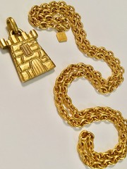 FT Paris High End Chunky Matte Gold Tone RARE Vtg Castle Pendant Necklace 32” 💛