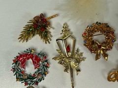 Lot Of 14 VTG Christmas Holiday Brooch Pin Multicolor Enamel Gold Silver Tone